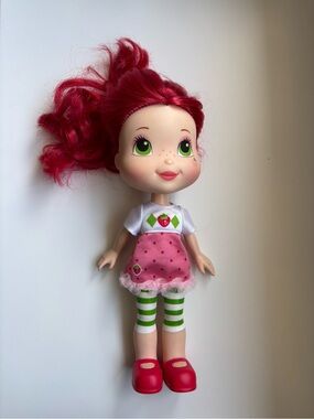 Strawberry shortcake sweet surprise scented doll